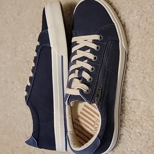 Taos Z-Soul Platform Sneaker (Women) Size 9.5